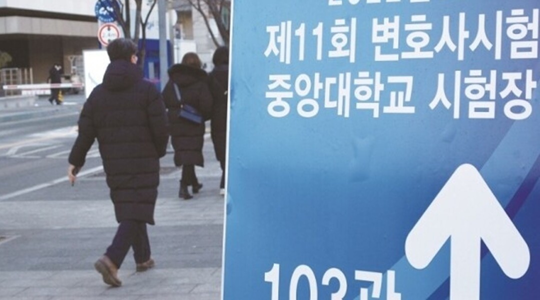 “변호사시험 5년·5회 제한, 출산 ...