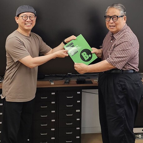 그래픽디자이너 황부용, 한국디자인사학회에 데뷔 50주년 기념 작품집 100권 기증