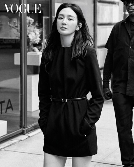 박규영, VOGUE와 COS AW26 컬렉션으로 완성한 뉴욕의 시크한 순간 공개…캠페인 비하인드컷 선보여